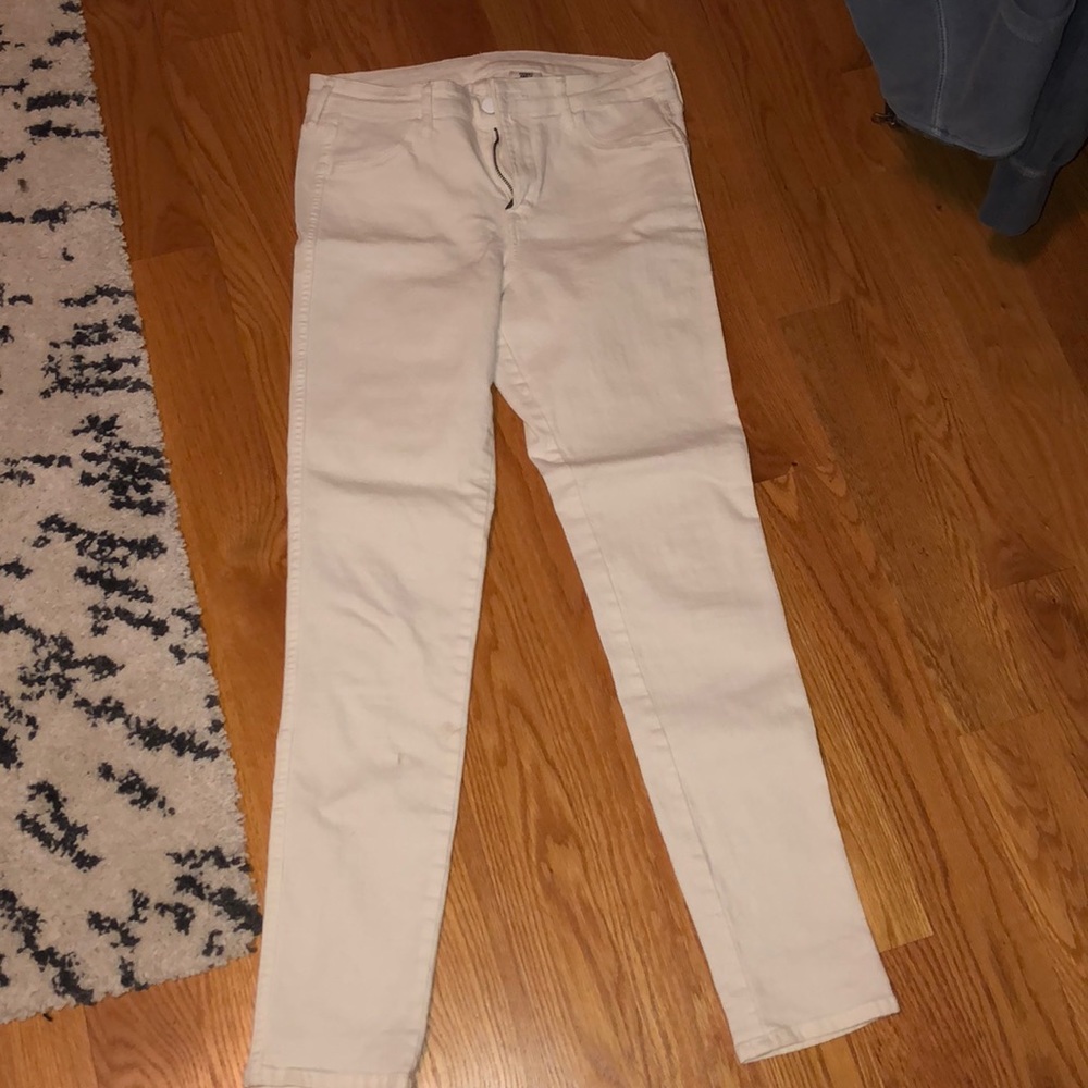White skinny jeans